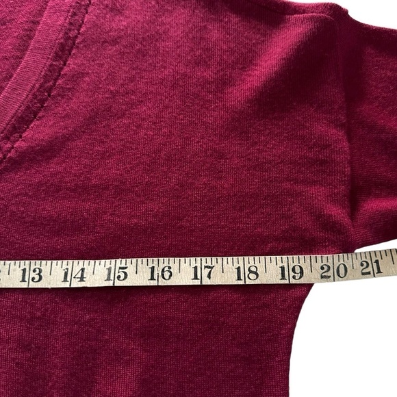 BROOKS BROTHERS RED FLEECE BURGUNDY FINE MERINO WOOL V-NECK SWEATER SIZE XS - Picture 10 of 12